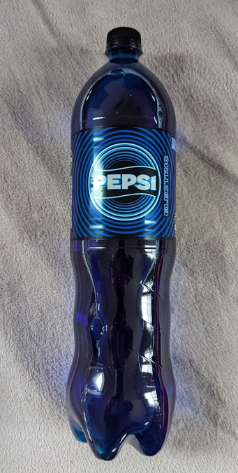 Pet Flasche mit blauer Pepsi 