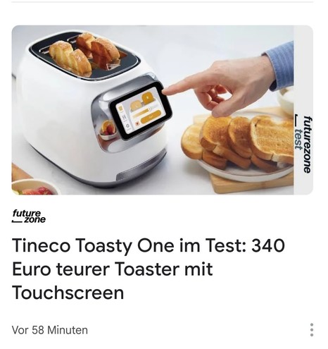 Marketing-Foto eines Toasters mit Touchscreen. Eine Hand bedient den Touchscreen, der Toast ist allerdings schon oben und offensichtlich fertig getoastet, auch einem Teller daneben liegen vier Scheiben Toast in leicht unterschiedlichen Stufen der Verbrennung. 